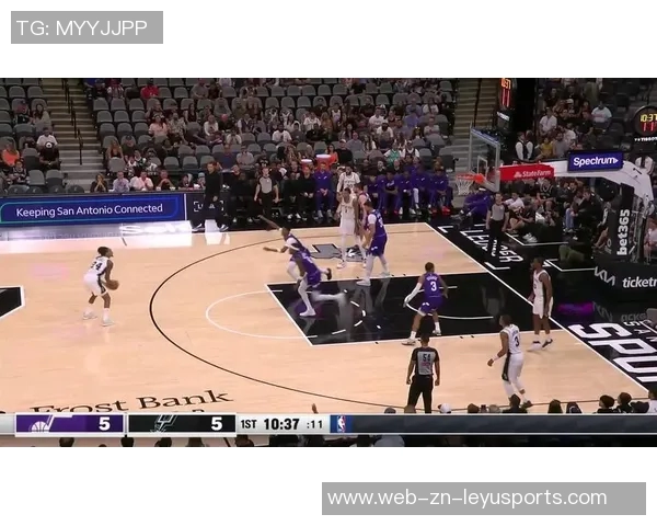 文班半场示意哈珀空接成功引发全场惊叹瞬间