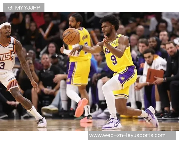 雷迪克双向合同后卫表现不佳湖人急需佩总再创奇迹逆转局势