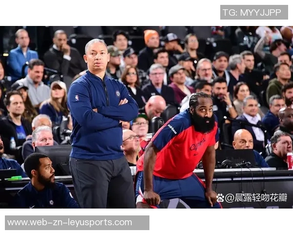 快船逆转19分再创佳绩小卡吸引防守三人展现团队实力 快船逆转19分再创佳绩小卡吸引防守三人展现团队实力